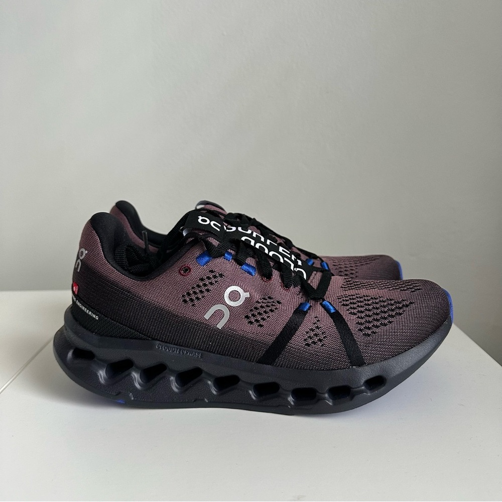 ON RUNNING SNEAKERS CLOUD SURFER